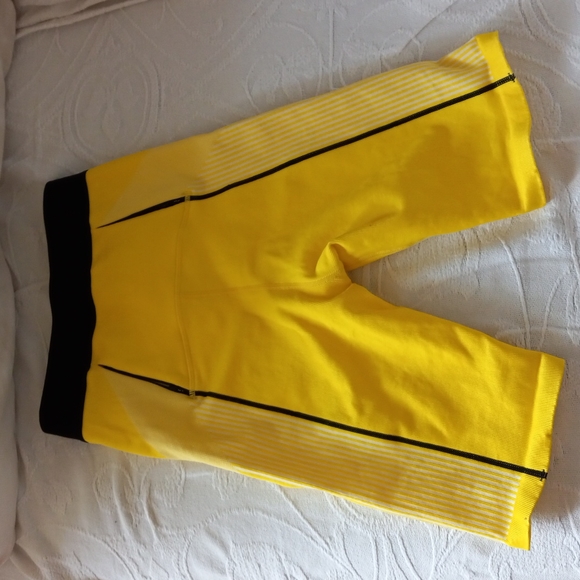 Compression Athletic Shorts Stretch Yellow/Black Back Zip Pockets Size S - Picture 2 of 3